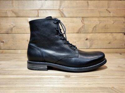 SNEAKY STEVE: Shank (Black)